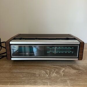 Vintage GE AM/FM Radio - Black and Brown